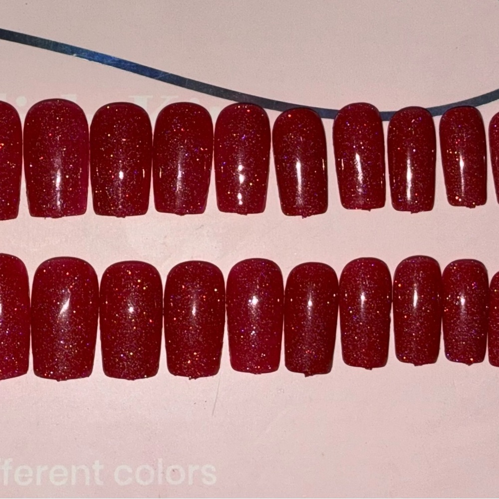 Shimmer & Shine: Red Glitter Press-On Nails for a Dazzling Look